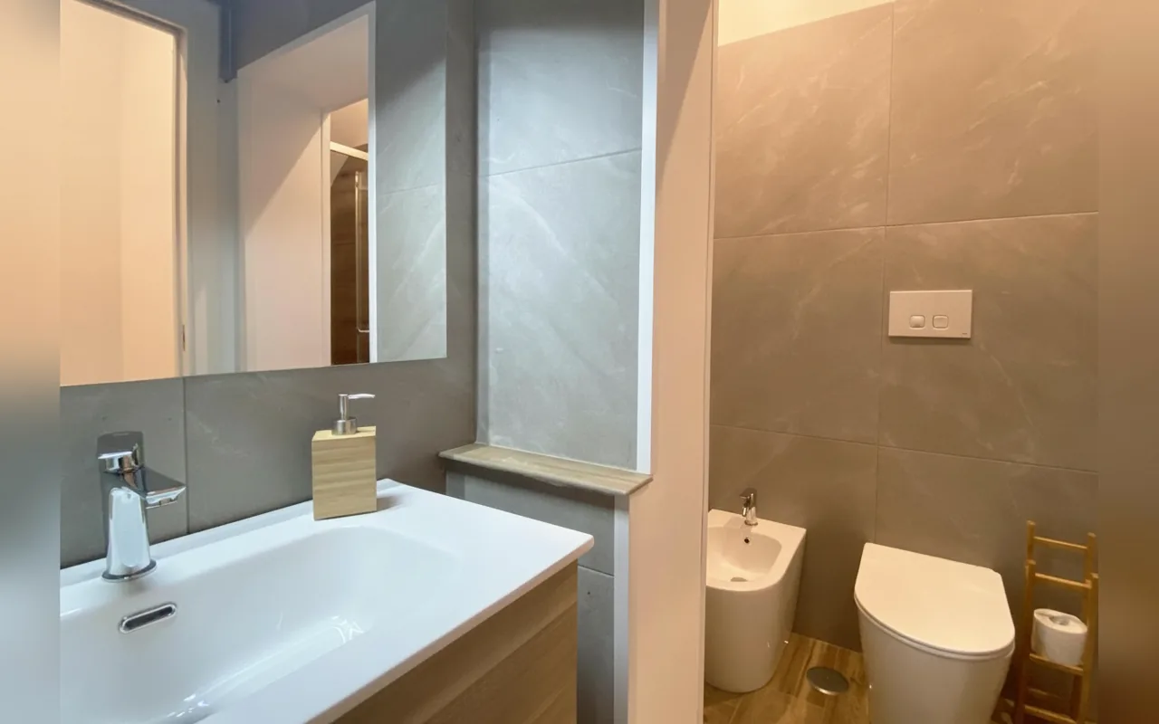 Camera con bagno privato — Sami B&B, Taranto (Puglia) (foto 28)