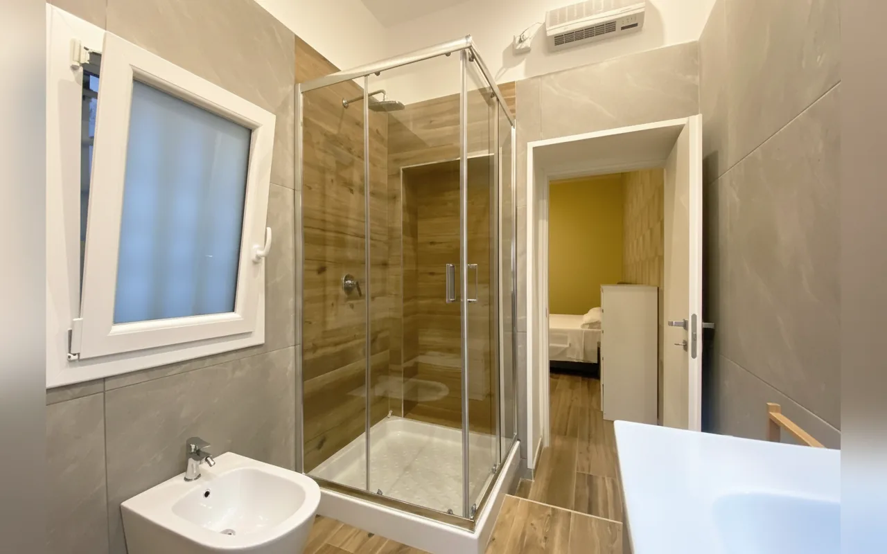 Camera con bagno privato — Sami B&B, Taranto (Puglia) (foto 30)